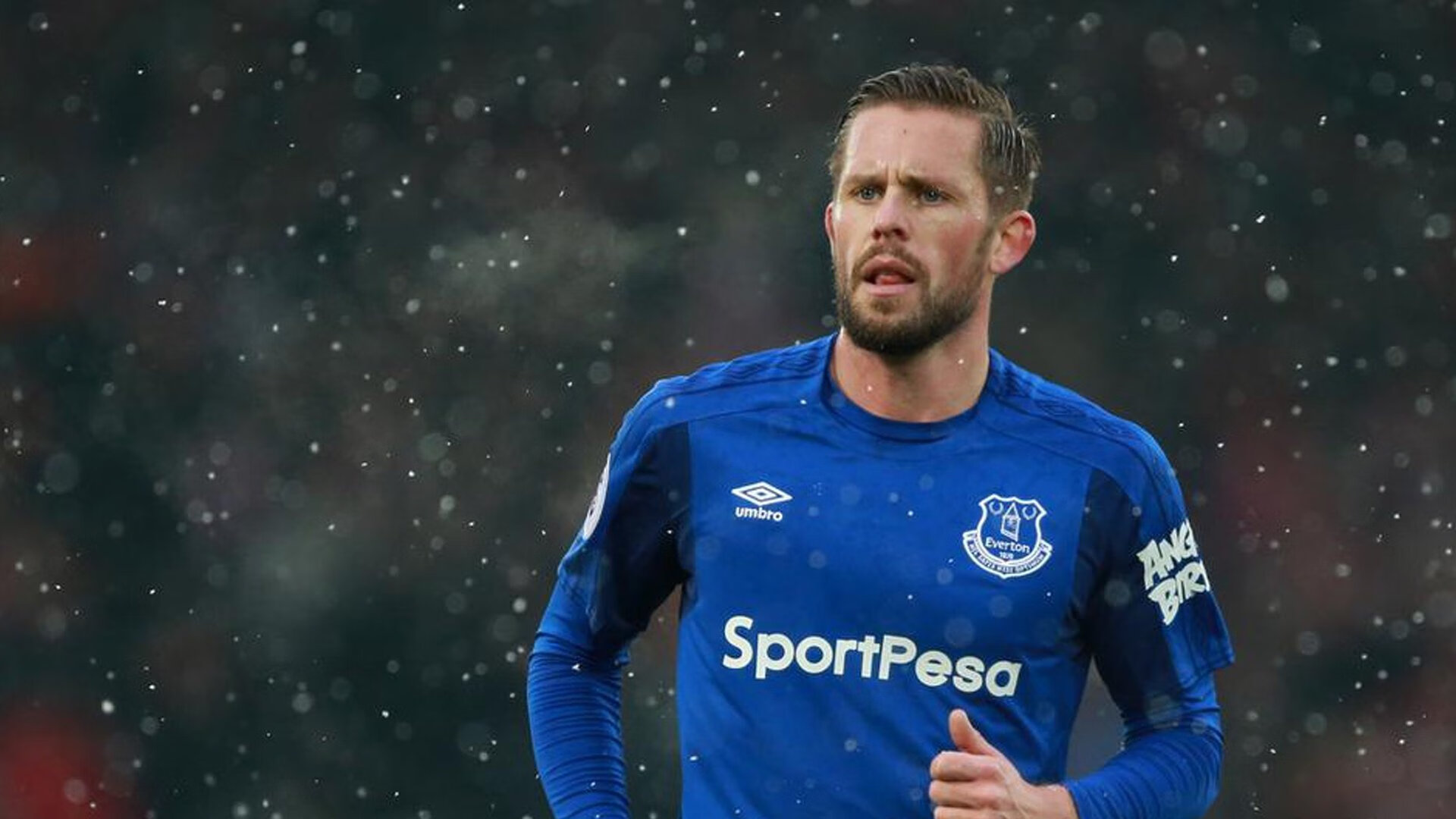 2014年西部决赛第七场:勇士在客场对阵马刺,库里砍下25分,关键时刻投中决定胜负的三分,带队晋级。