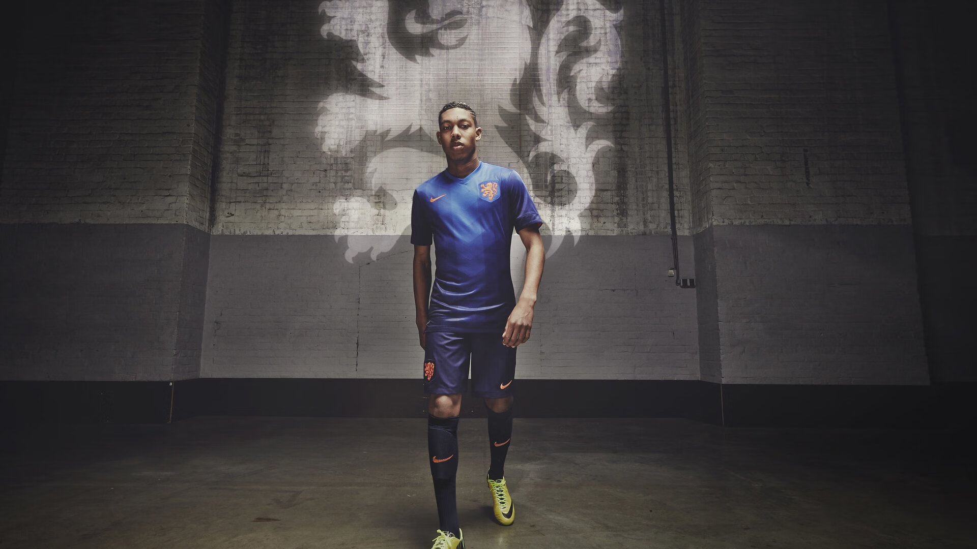 2017年季后赛:库里在对阵马刺的系列赛中累计投中超过20个三分,成为历史最强“投手”之一